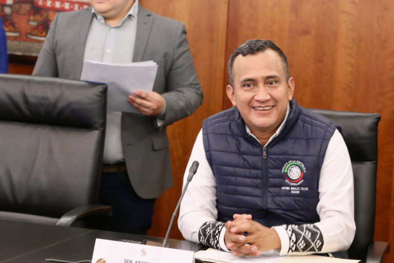 Senador Antonino Morales repudia redadas en EE. UU. y llama a la calma: “No están solos”
