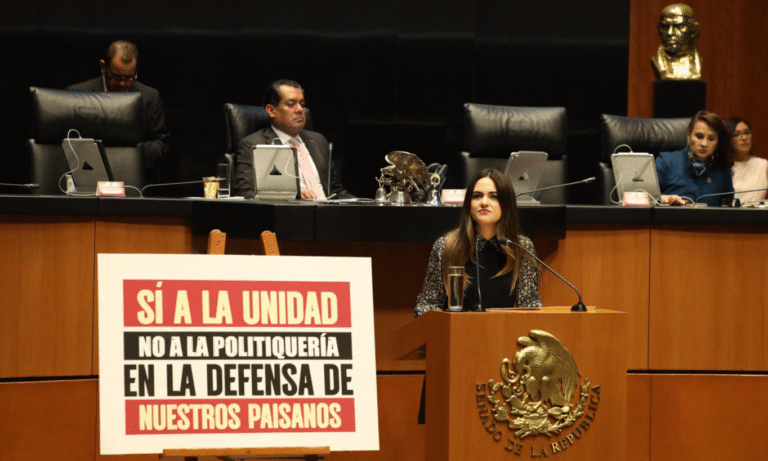 Andrea Chávez defiende a comunidad migrante y acusa manipulación de la oposición: “La patria eres tú, paisano”