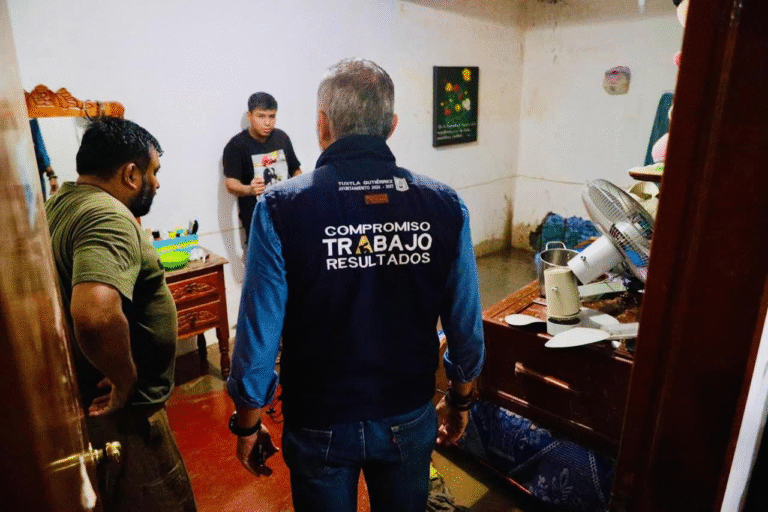 Ángel Torres encabeza brigadas de atención en zonas afectadas en Tuxtla