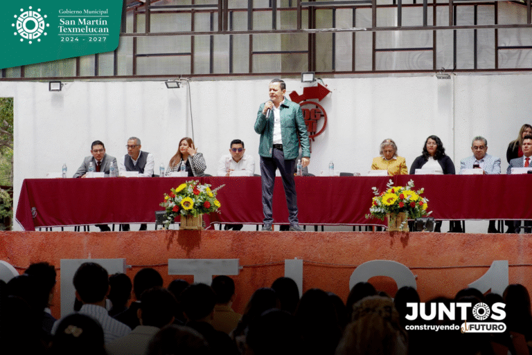 Juan Manuel Alonso reconoce a jóvenes del CETis 17 en emotiva entrega de títulos