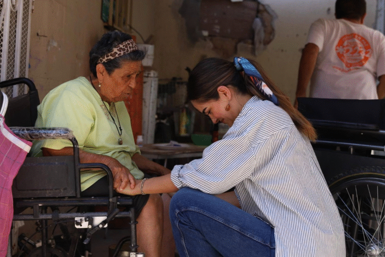 Senadora Andrea Chávez cumple compromisos sociales en colonias de Ciudad Juárez