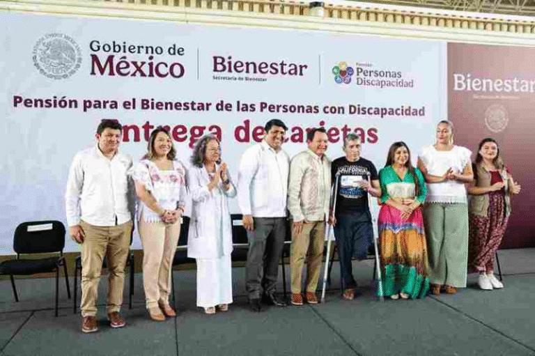 Yucatán universaliza pensión para personas con discapacidad y entrega más de 31 mil tarjetas