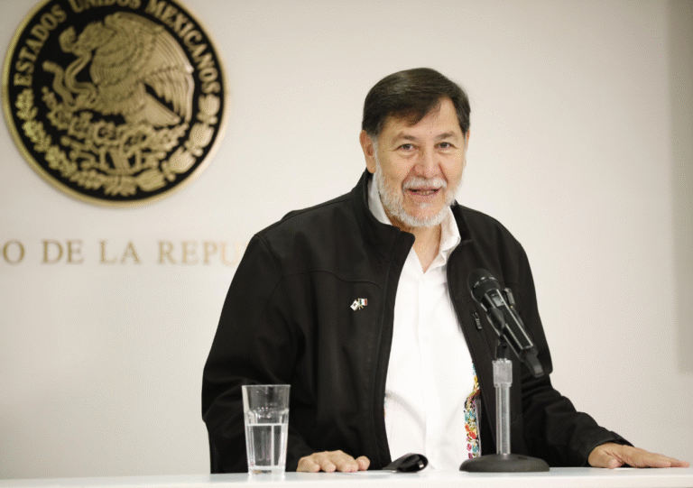 Fernández Noroña exige respeto a los migrantes y rechaza impuesto a remesas