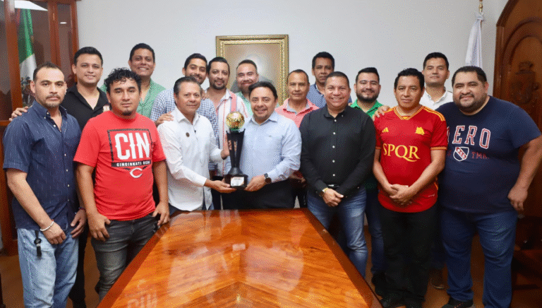 Reconoce Juan Carlos Moreno Guillén a equipo campeón del Poder Judicial de Chiapas