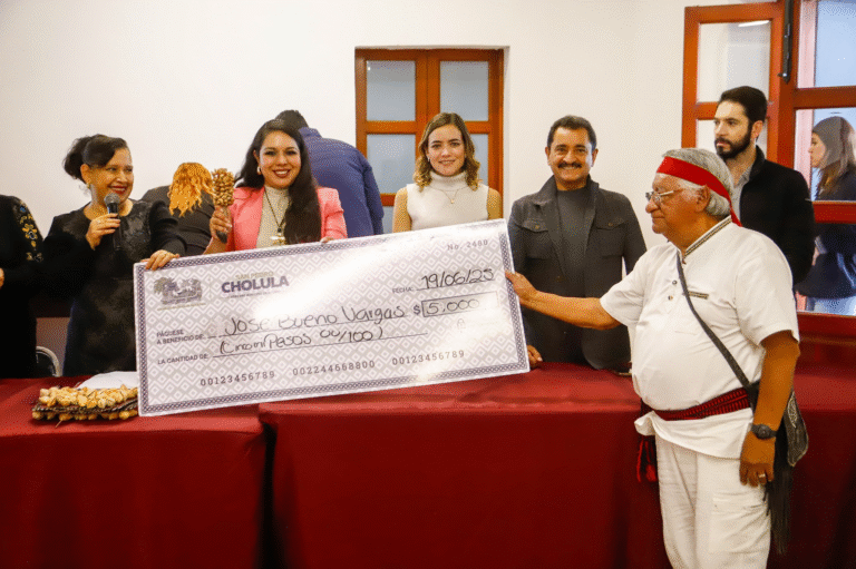 Gobierno de Cholula entrega apoyos económicos en jornada de “Miércoles Ciudadano”