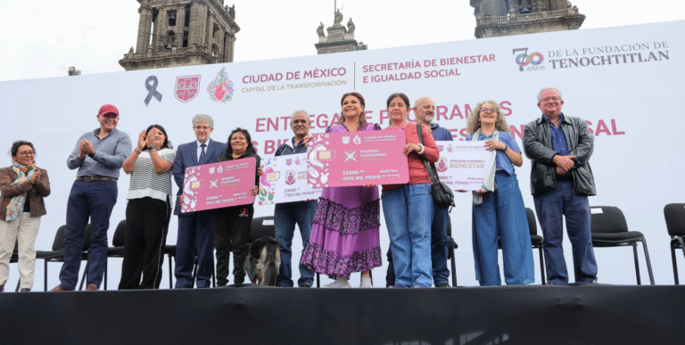 Clara Brugada entrega apoyos del ICU y Pensión Hombres Bienestar a más de 17 mil personas en la CDMX