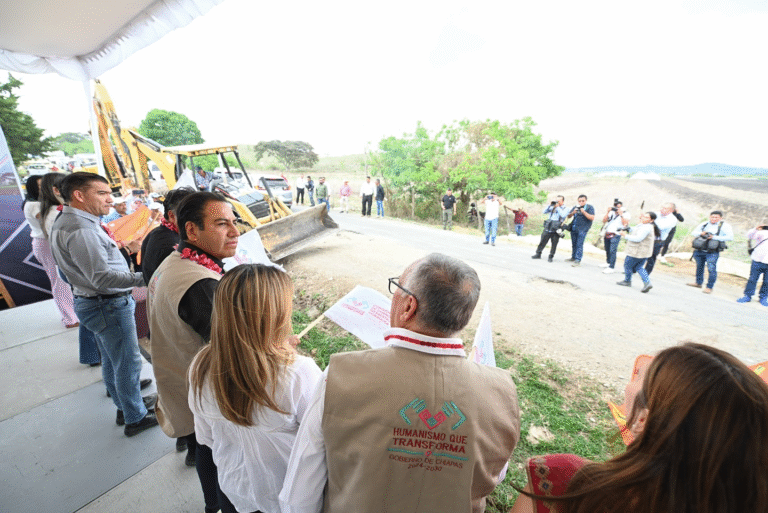 Eduardo Ramírez impulsa conectividad y rehabilitación de caminos con “Carreteras Vivas” en La Independencia