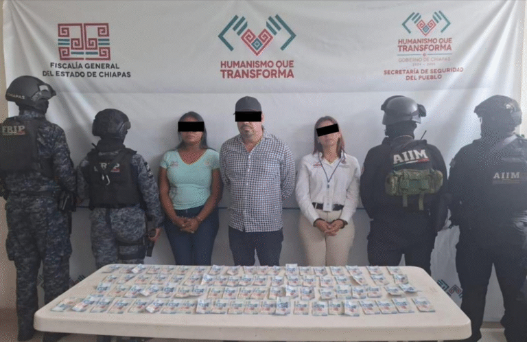 FGE y SSP detienen a tres personas por el presunto delito de extorsión agravada en Tuxtla