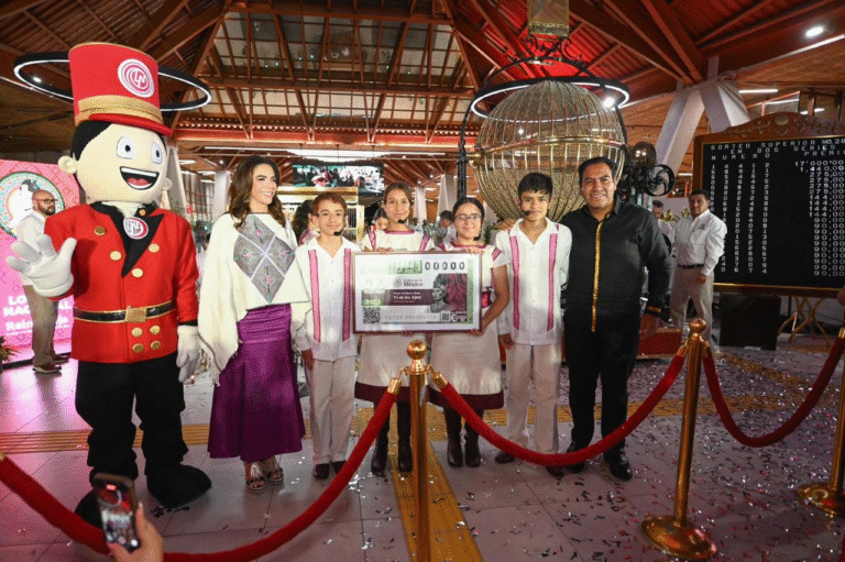 Gobierno de Chiapas y Lotería Nacional dignifican legado de la Reina Roja desde Palenque con Sorteo Superior