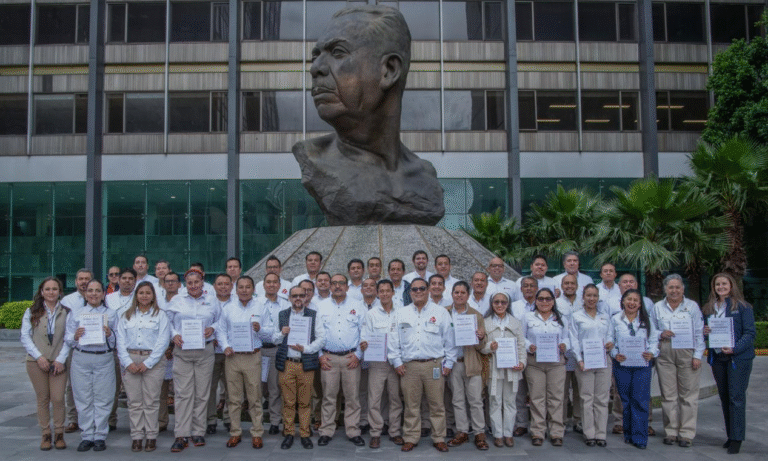 Pemex reconoce a trabajadores por su formación en seguridad industrial y análisis de riesgos