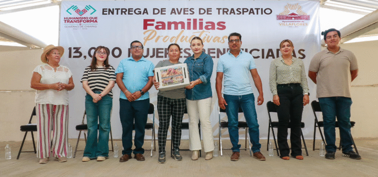 Valeria Rosales concluye entrega de aves del programa “Familias Productivas” en Villaflores