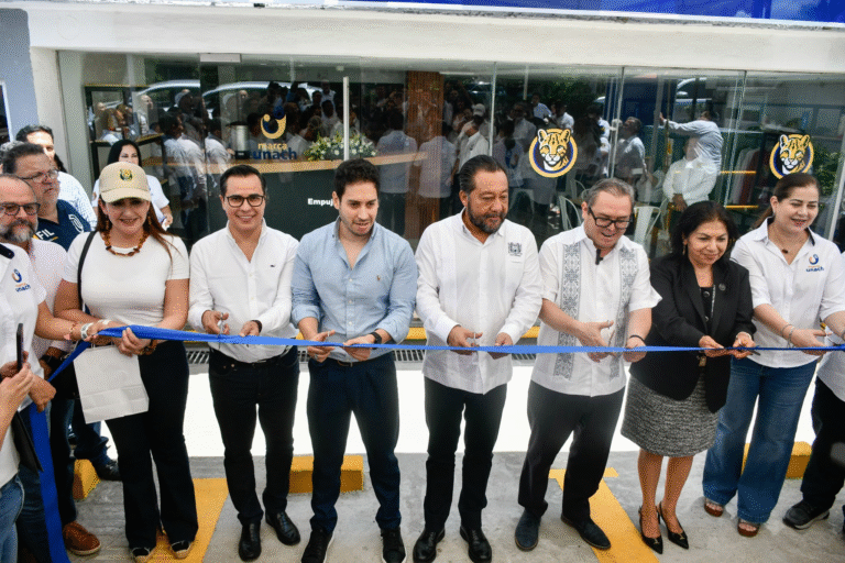 Jorge Acero participa en inauguración del edificio de Marca UNACH