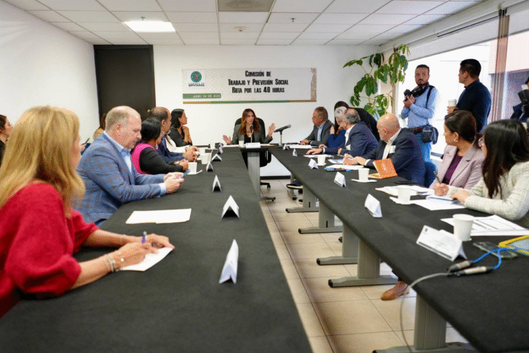 Diputadas y empresarios dialogan sobre reducción de jornada laboral en mesa “Ruta por las 40 horas”