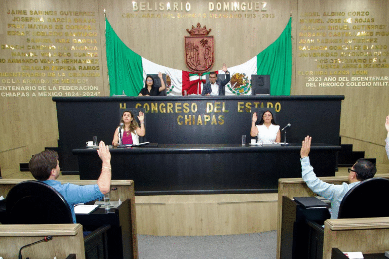 Aprueban reformas a Ley de Movilidad Humana e instituyen medalla al mérito “José Artemio López Aguilar”