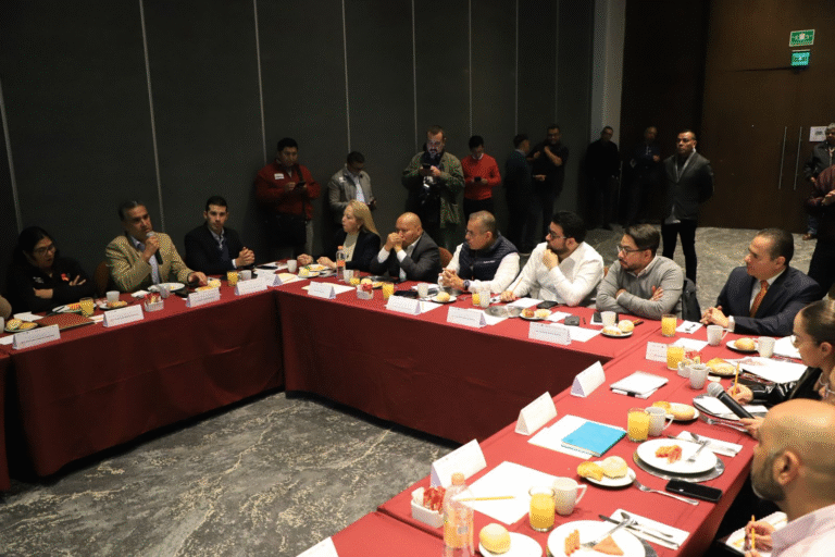 Cuautitlán Izcalli se suma a la rehabilitación del Periférico Norte con bacheo y nueva iluminación