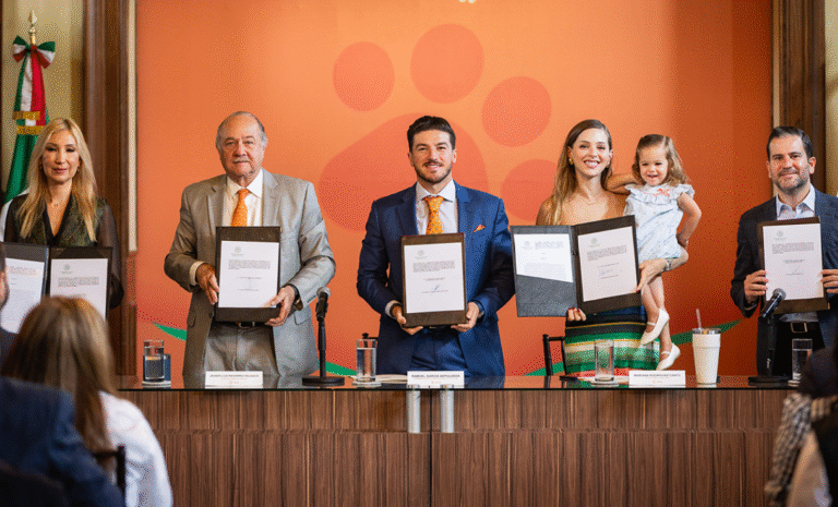 Samuel García firma decreto de protección animal y advierte cero tolerancia al maltrato y delitos ambientales