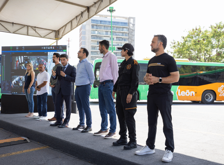 Entrega Samuel García 30 nuevos autobuses para Ruta 30; suman 70 en la Cuenca Monterrey-San Pedro-García