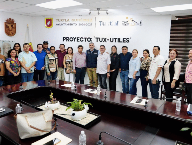 Nuevo proyecto en beneficio de estudiantes de preparatoria, Tux-Útiles: Ángel Torres