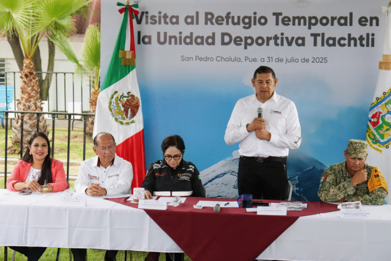 Cholula refuerza medidas preventivas con recorrido en Refugio Temporal de la Unidad Deportiva Tlachtli