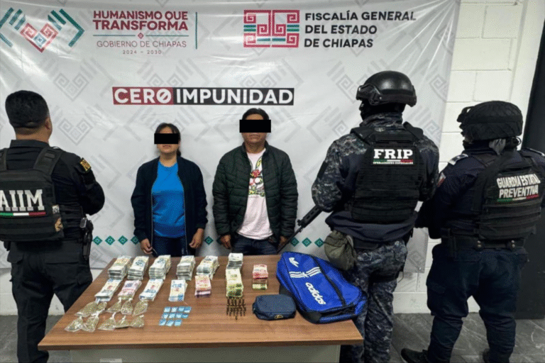 En cateo, detienen a dos presuntos responsables de narcomenudeo y encubrimiento por receptación: FGE