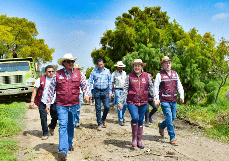 Berenice Hernández refuerza acciones de conservación ambiental con limpieza de canales en Tláhuac