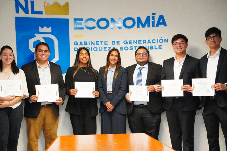 Reconocen en Nuevo León a estudiantes de FIME por innovadora app climática en hackathon internacional