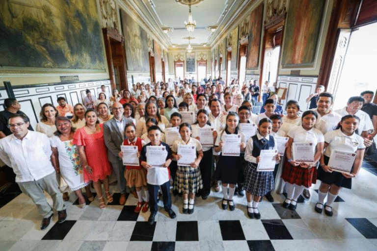 Reconocen a 14 estudiantes yucatecos por su excelencia en la Olimpiada del Conocimiento Infantil 2025