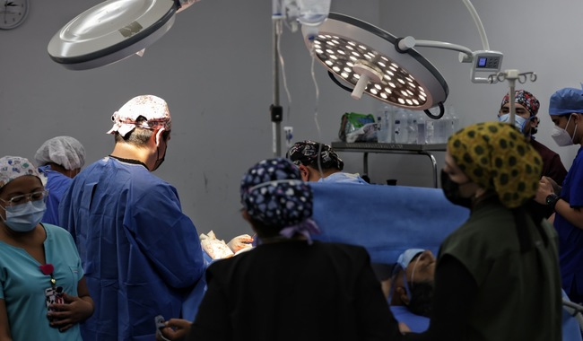 Hospital del ISSSTE realiza jornada quirúrgica de cataratas y mejora calidad de vida de 26 derechohabientes