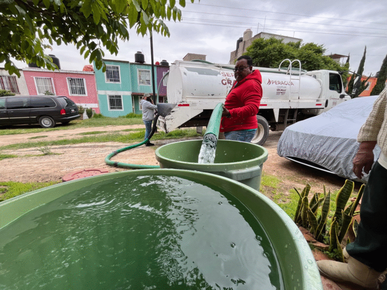 Gobierno de Cuautitlán Izcalli envía más de 110 mil litros de agua a Lomas de Cuautitlán ante desabasto
