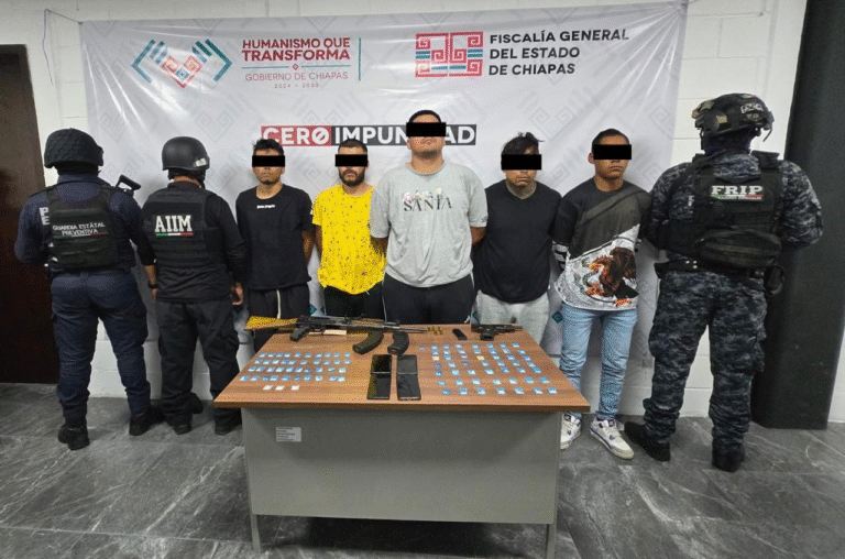 Detienen a cinco personas con armas y narcóticos en Tuxtla: FGE