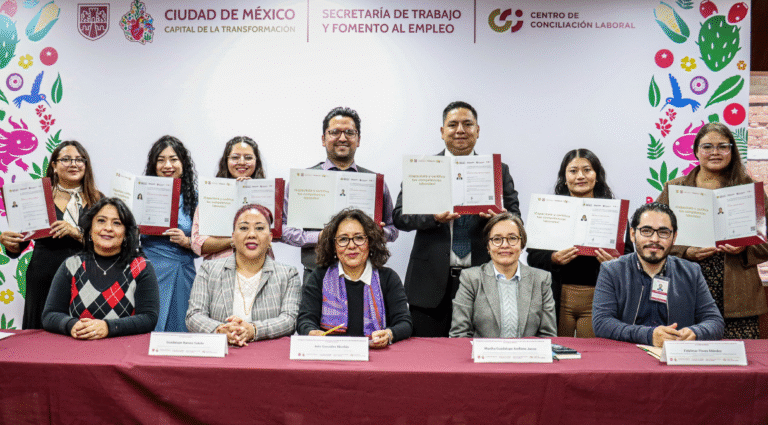 Secretaría de Trabajo e ICAT entregan constancias de capacitación y certificación a nuevos conciliadores laborales en la Ciudad de México