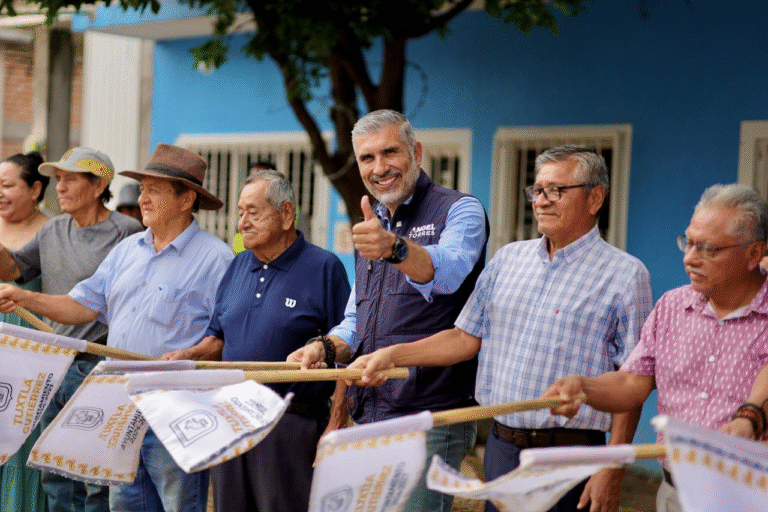 Inicia Ángel Torres trabajos de pavimentación de la Avenida Las Casas en Santa María La Ribera