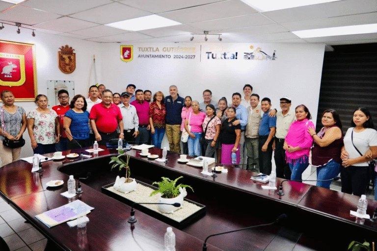 Ángel Torres anuncia nuevas obras de pavimentación en colonias de Tuxtla Gutiérrez