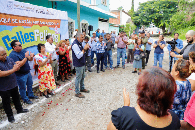En marcha pavimentación de una calle más en Plan de Ayala: Angel Torres