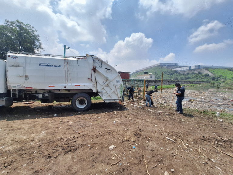 Limpian presa El Ángulo en Cuautitlán Izcalli para prevenir inundaciones