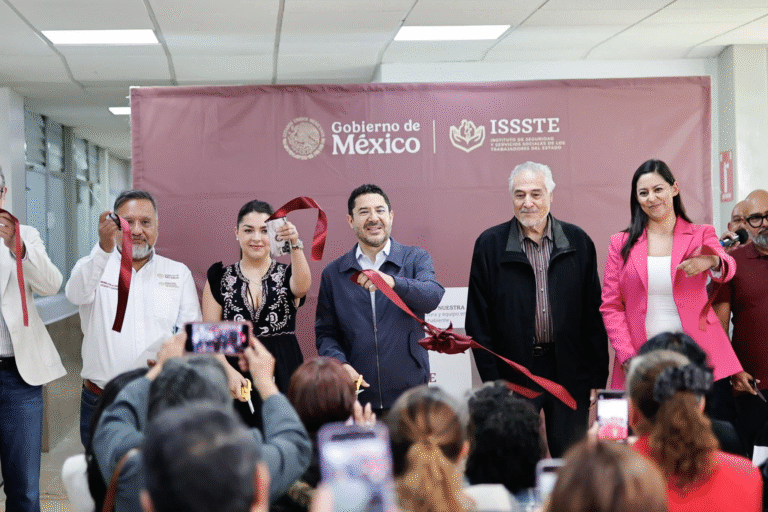 Reconoce Martí Batres rendición de cuentas del programa “La Clínica es Nuestra” en unidad médica del ISSSTE