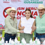Villaflores refuerza acciones sanitarias con entrega de insumos para combatir el gusano barrenador