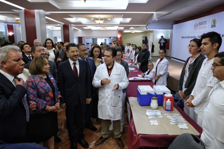 Martí Batres inaugura feria de servicios del ISSSTE para agremiados de la FSTSE
