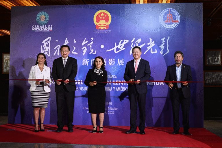 Inaugura Comisión de Cultura exposición fotográfica que celebra la amistad entre China y América Latina