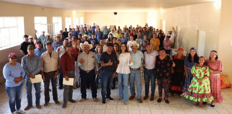 Andrea Chávez recorre comunidades rurales de Chihuahua: Amor con amor se paga