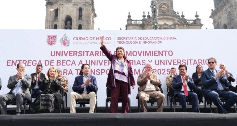 Clara Brugada amplía programa de becas de transporte para jóvenes universitarios en la CDMX