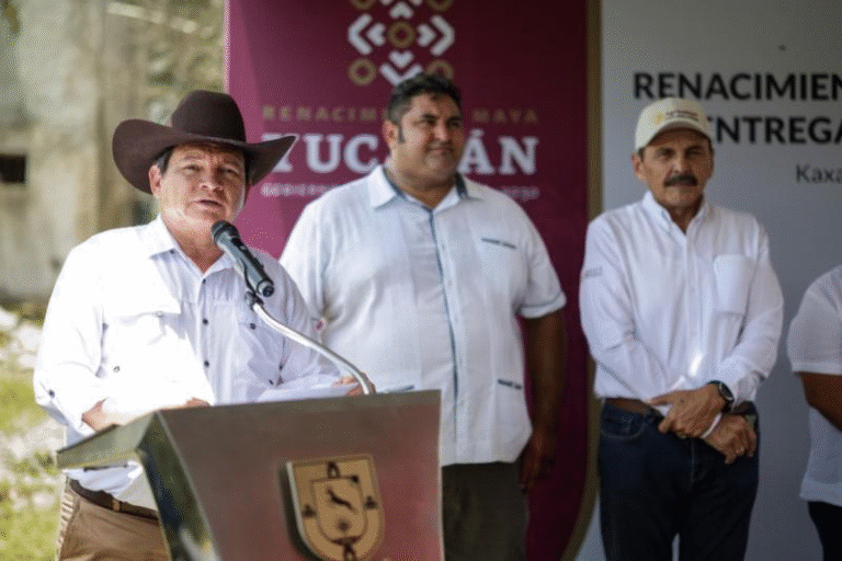 Entrega Díaz Mena sistemas de riego solar para modernizar el campo en Motul