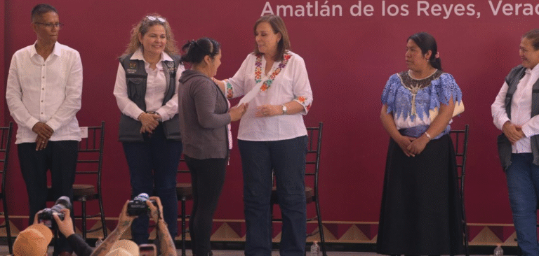 Rocío Nahle entrega apoyos a mil proyectos productivos en la región de las Altas Montañas