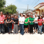Valeria Rosales entrega nueva calle pavimentada en Villaflores