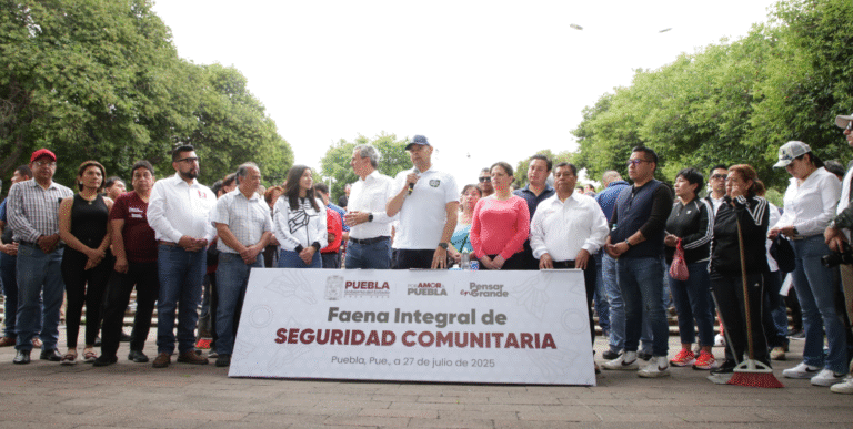 Alejandro Armenta encabeza faena comunitaria con visión humana e infraestructura en Puebla