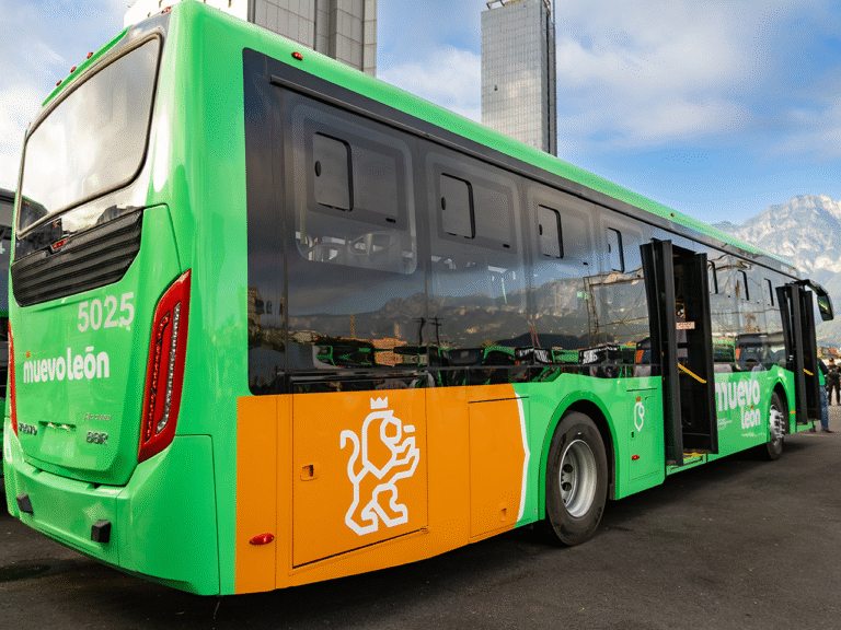 Nuevo León transforma la movilidad con 4 mil autobuses sustentables y tecnología de clase mundial