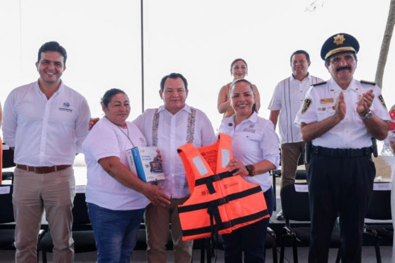 Gobernador Díaz Mena impulsa seguridad y bienestar de pescadores en Progreso