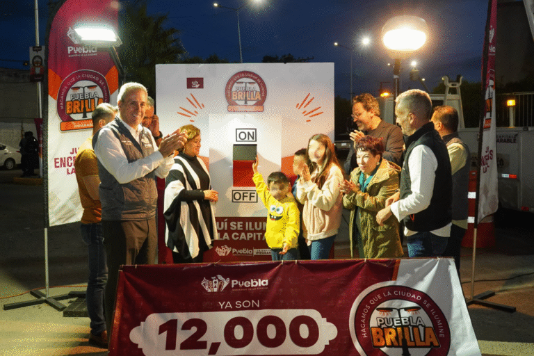 “Puebla Brilla” alcanza 12 mil luminarias modernizadas; San Isidro Castillotla ya cuenta con alumbrado 100 % LED