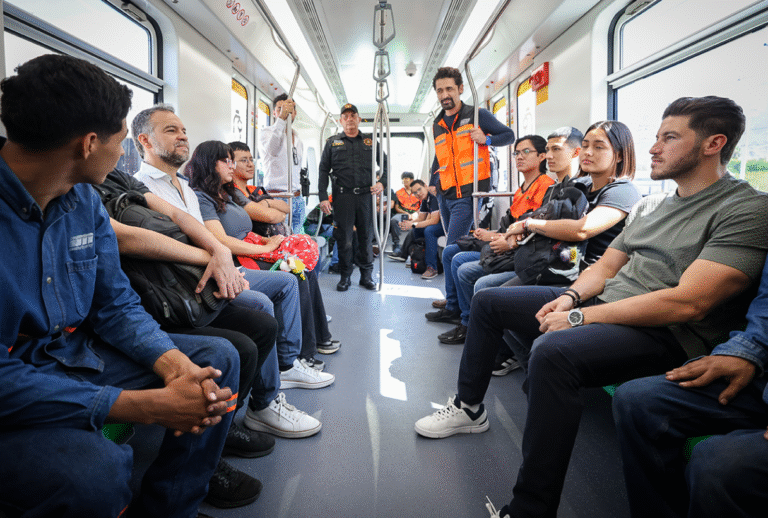 Renuevan movilidad en Nuevo León: Samuel García entrega tres nuevos trenes para Línea 1 del Metro