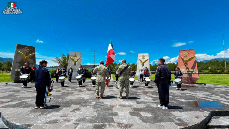 Ejército Mexicano fomenta valores cívicos en estudiantes de Metepec con actividades de Banda de Guerra